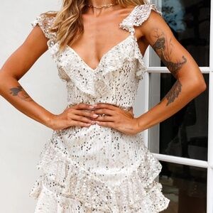 Selfie Leslie Paparazzi Ruffle Shoulder Sequin Party Dress Champagne